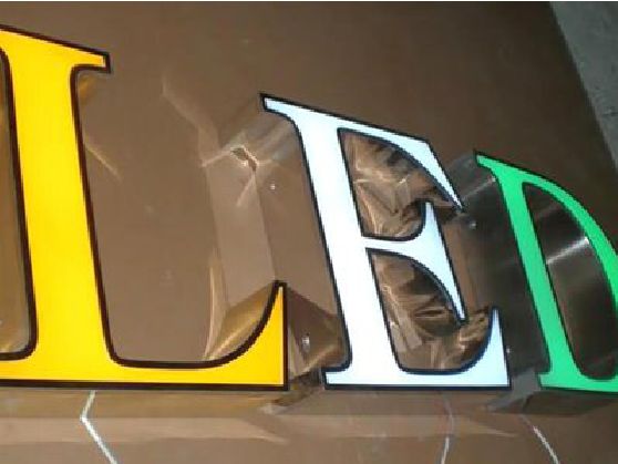 永嘉介绍LED招牌的基础知识。